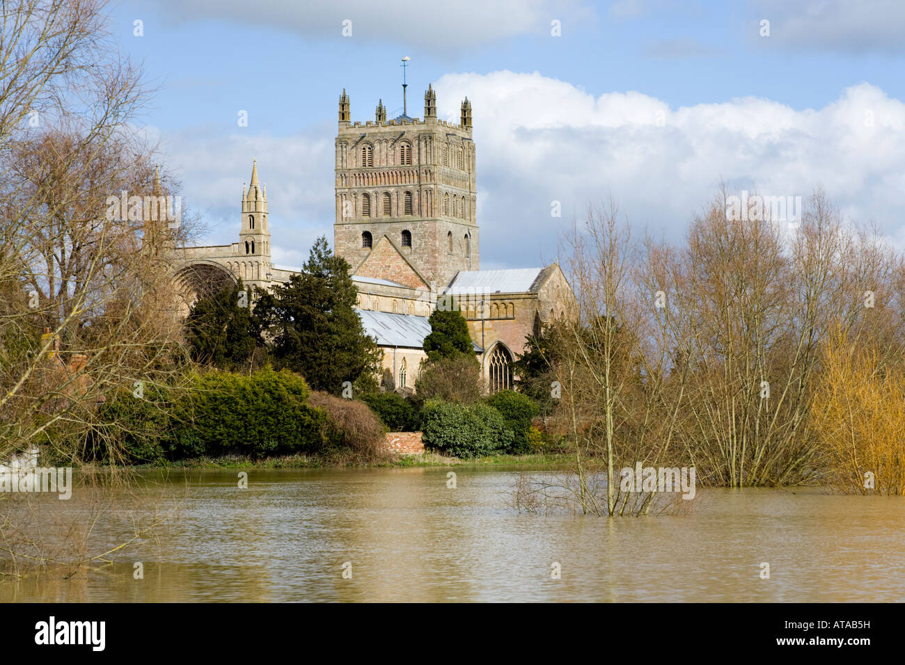 Überschwemmungen, die rund um die Abtei von Tewkesbury, Gloucestershire im März 2007 Stockfoto