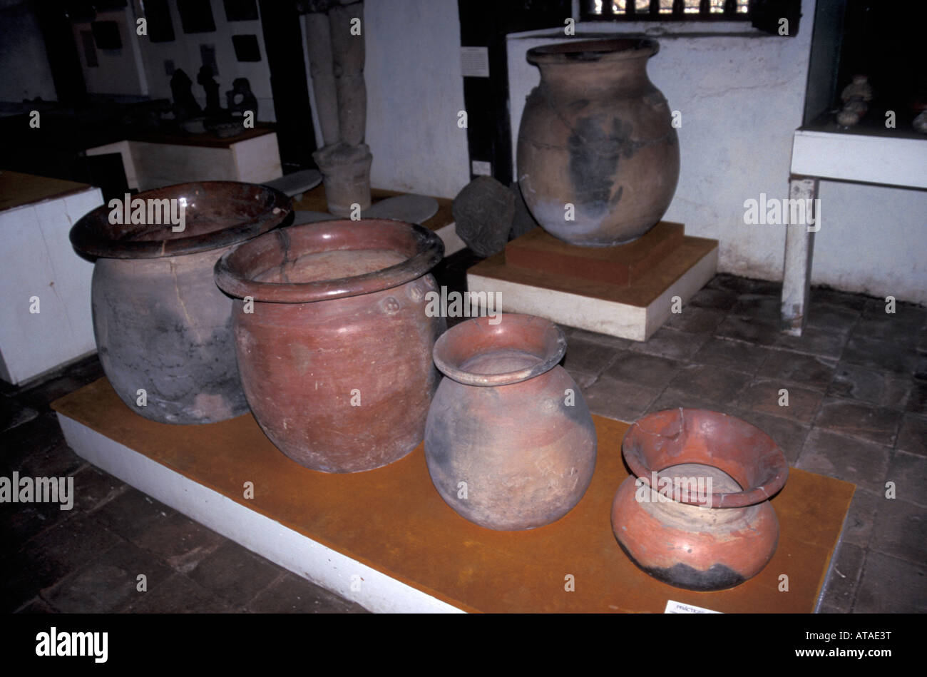 Präkolumbianischer Ton Urnen im Museo de Historia y Arte José de Obaldia in der Stadt Davids, Provinz Chiriqui, Panama Stockfoto