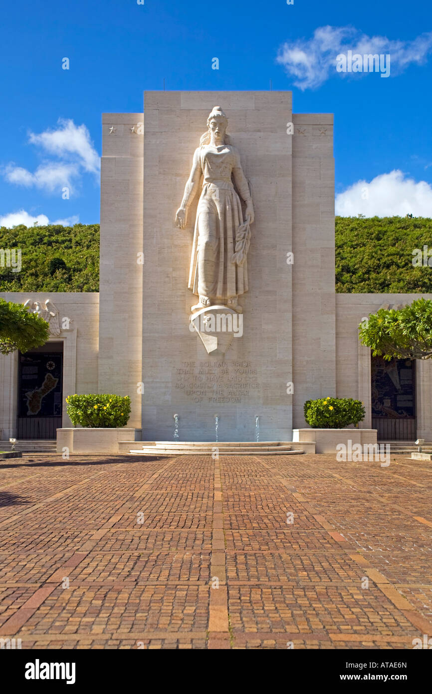 NAT Memorial Cemetery of the Pacific. Denkmal-Statue wacht über den Friedhof. Honolulu, Hawaii. Stockfoto