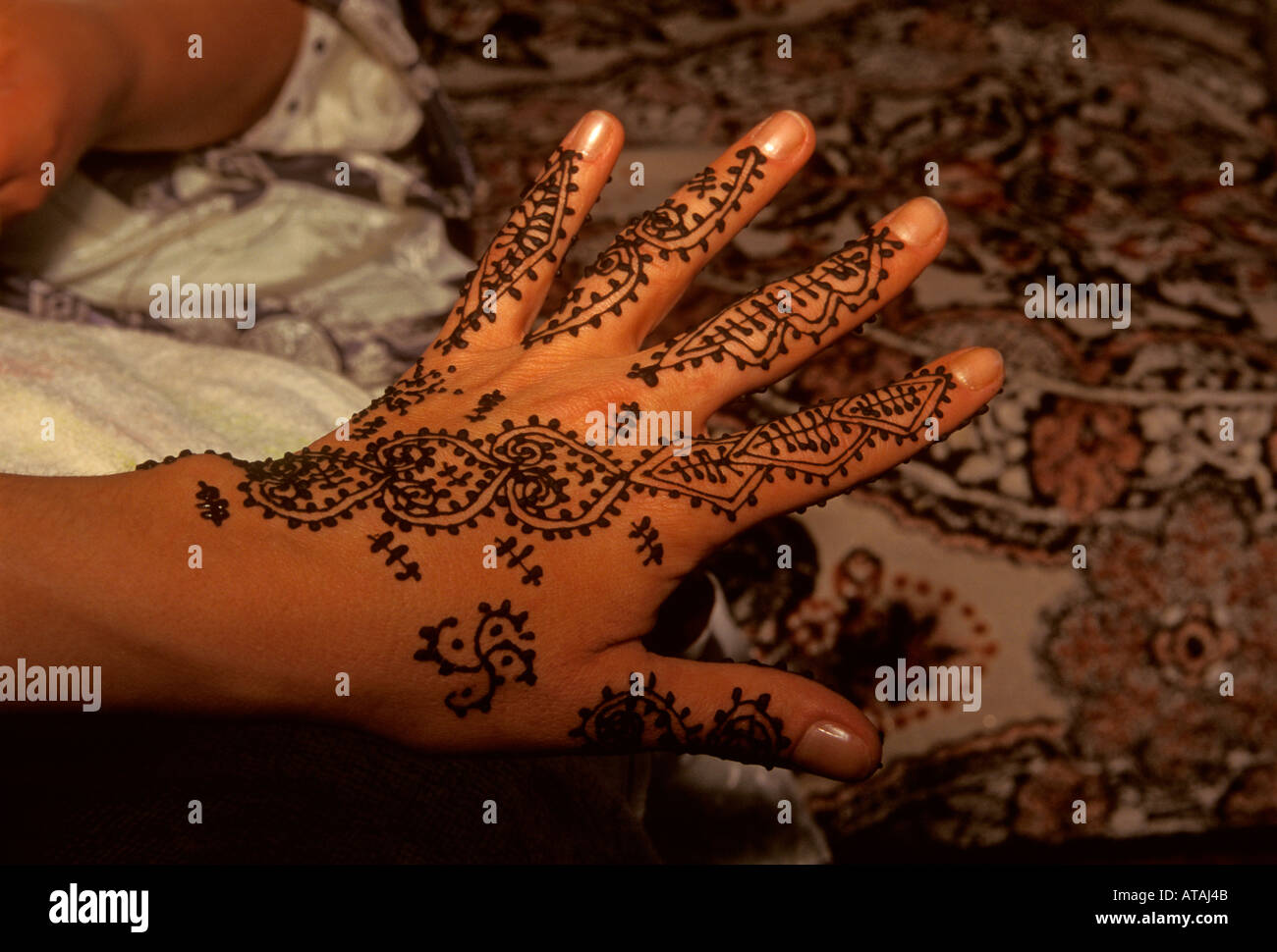 Henna Tattoo, Henna, Tattoo, Tätowierungen, tatooing, Hand, haut Kunst, Body Art, Medina, Fès el-Bali, Stadt Fes, Fes, Marokko, Nordafrika, Afrika Stockfoto