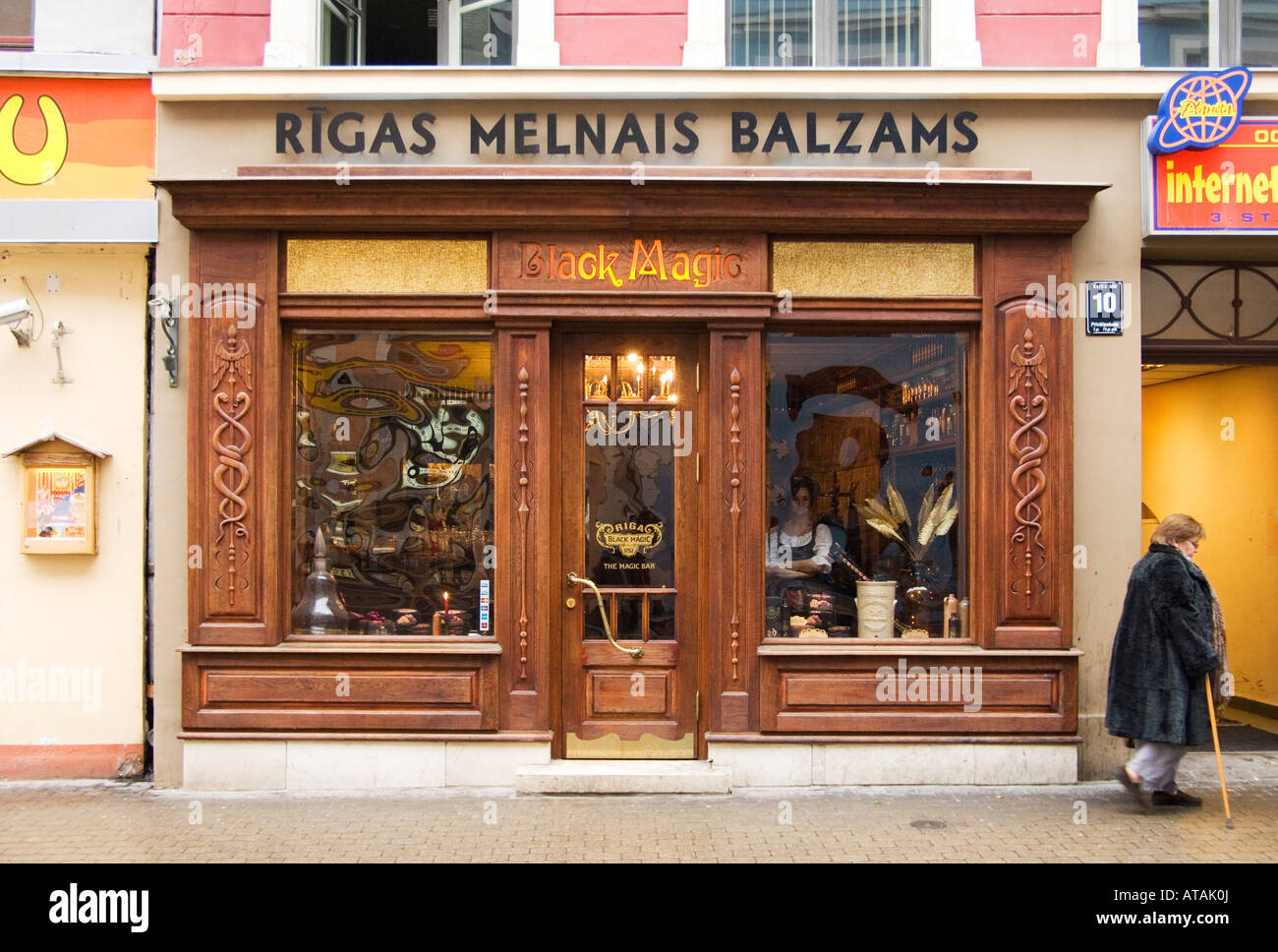 Eine Bar gewidmet, die Freude an Riga Black Balsam, ein starkes Gebräu geliebt von den Eingeborenen von Riga, in der baltischen Republik Lettland Stockfoto