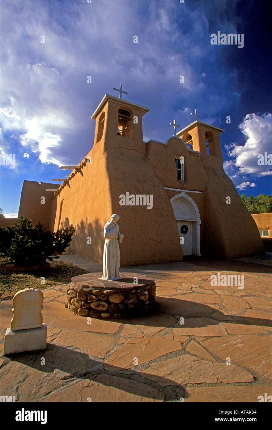 Missionskirche San Francisco de Asis, Plaza, Ranchos de Taos, Taos, Taos County, New Mexico, USA, Nordamerika Stockfoto