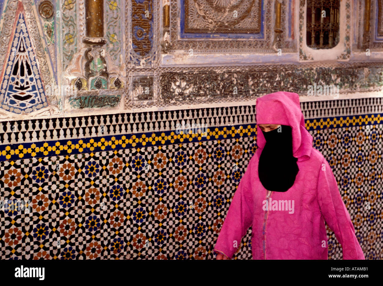 Marokkaner, 1, eins, marokkanische Frau, Heiligtum der zaouia Moulay Idriss II, Schrein, Grab, Fès el-Bali, Stadt Fes, Fes, Marokko, Nordafrika, Afrika Stockfoto