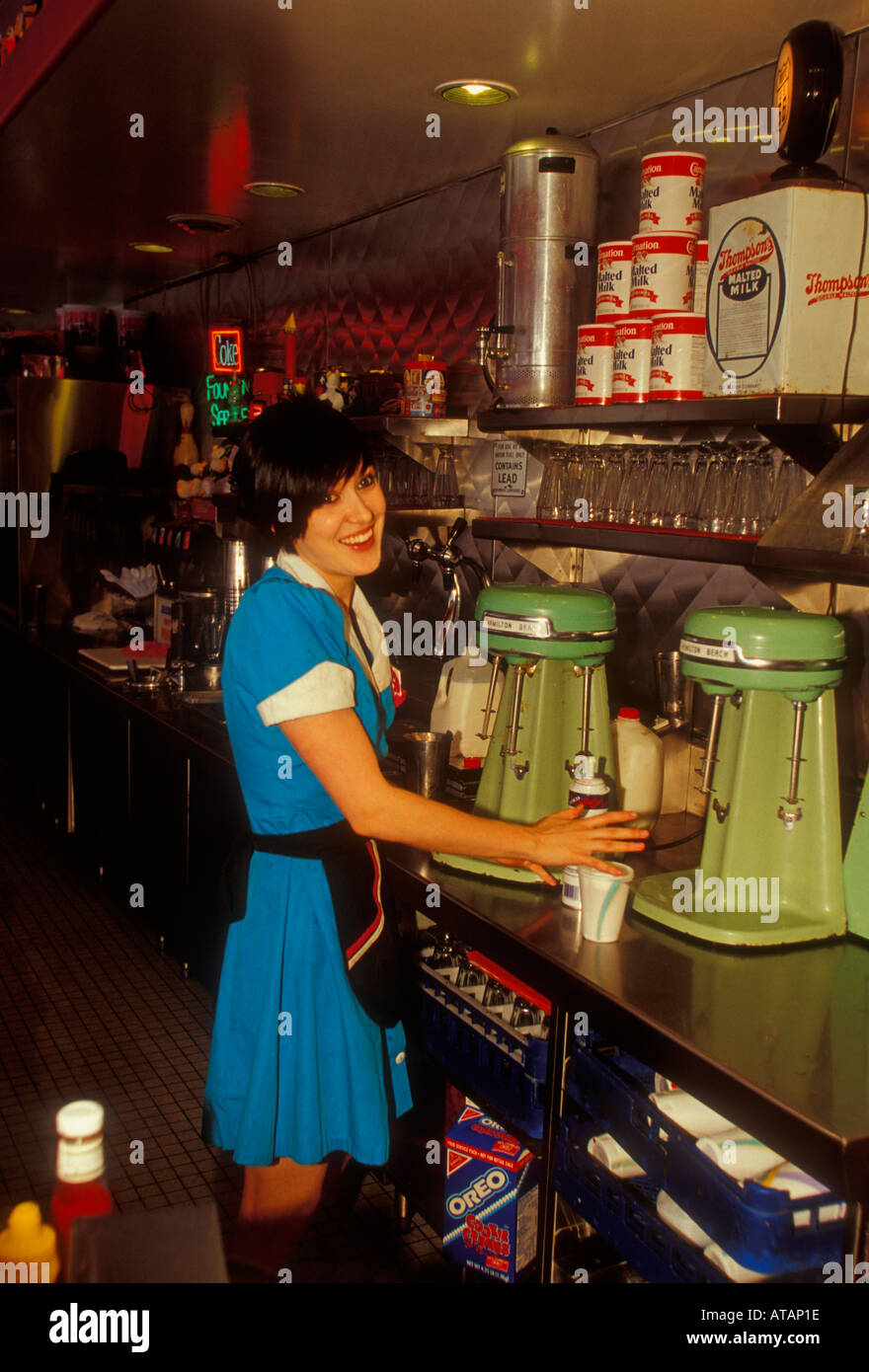 Kellnerin, Milchshake, Route 66 Diner, Albuquerque, Bernalillo County, New Jersey, USA, Nordamerika Stockfoto