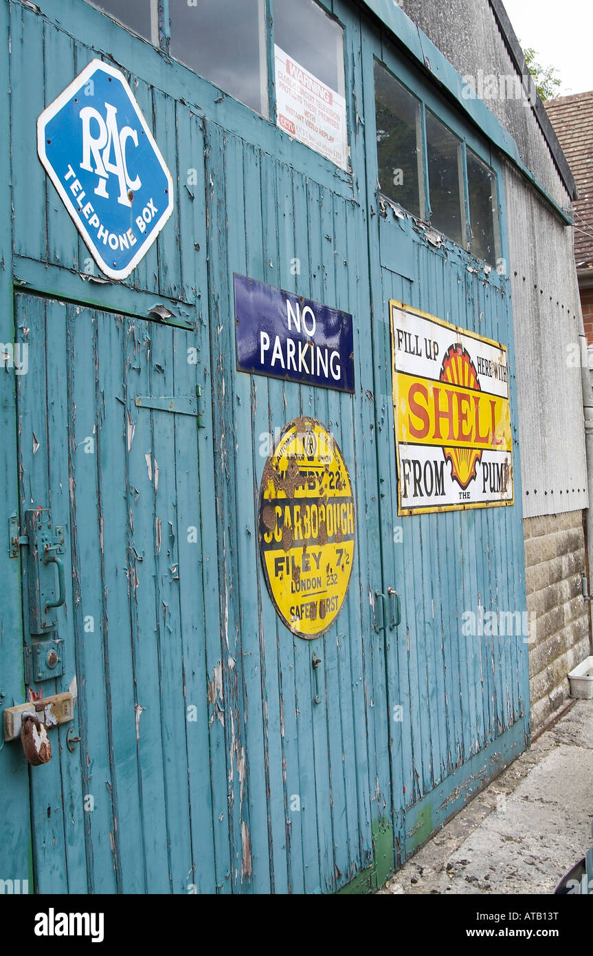 alte Mode Garage Auto Reparatur Vintage Türschilder-service Kfz-Service Stockfoto