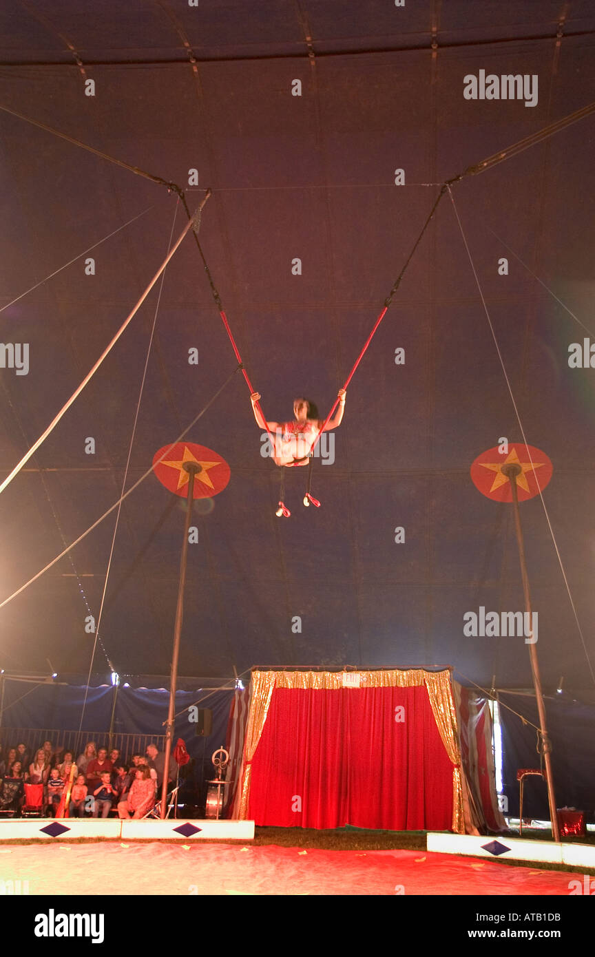 Acrobat führt im circus Stockfoto