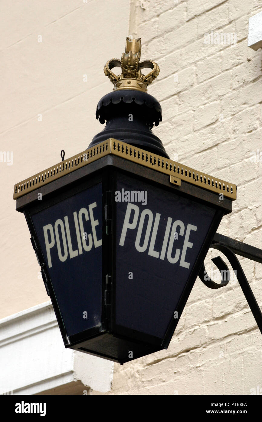 Alte Polizei Lampe außerhalb Polizeistation Stockfoto