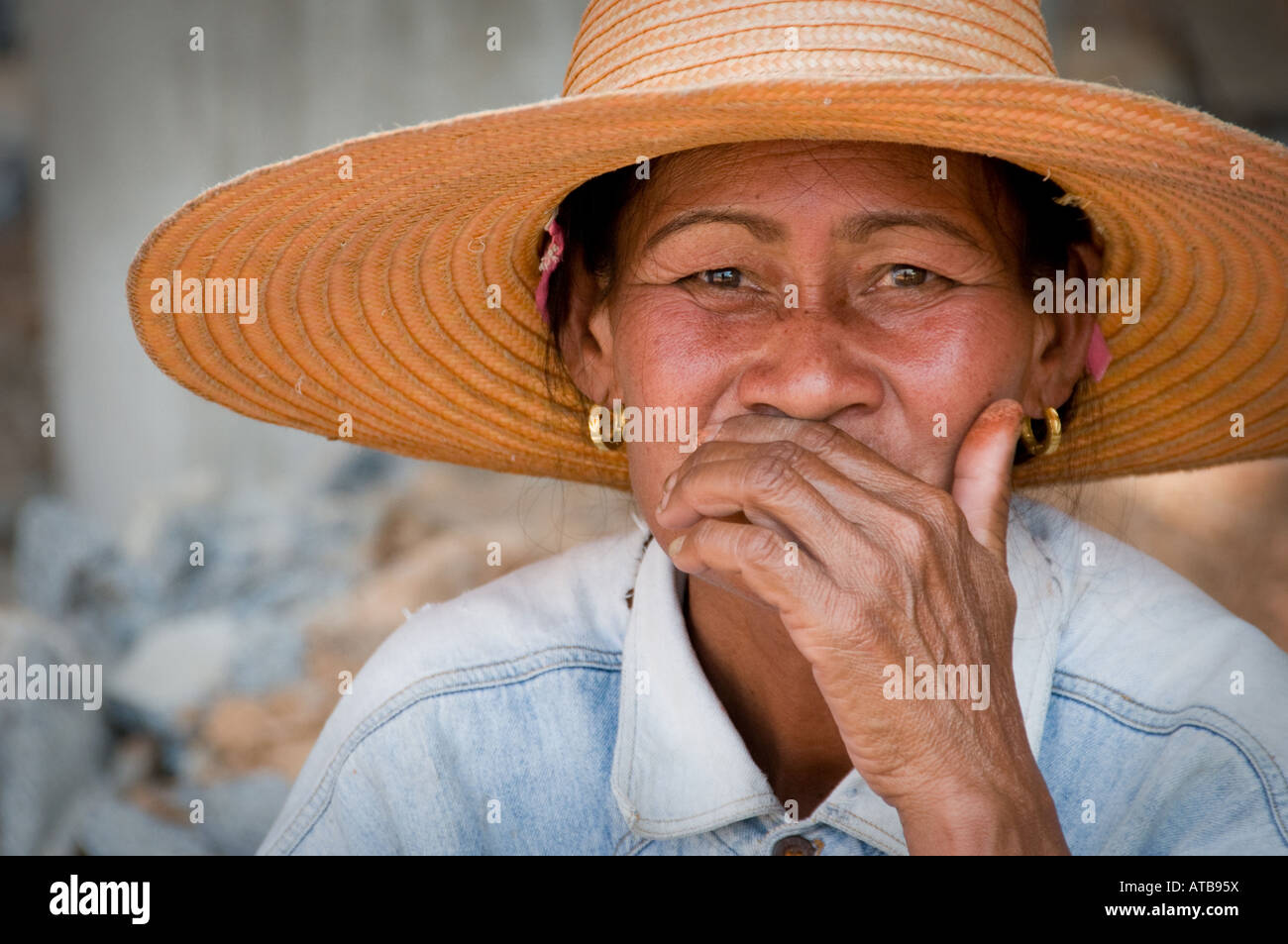 Alte Frau im Isan-Nord-Ost-Thailand Stockfoto