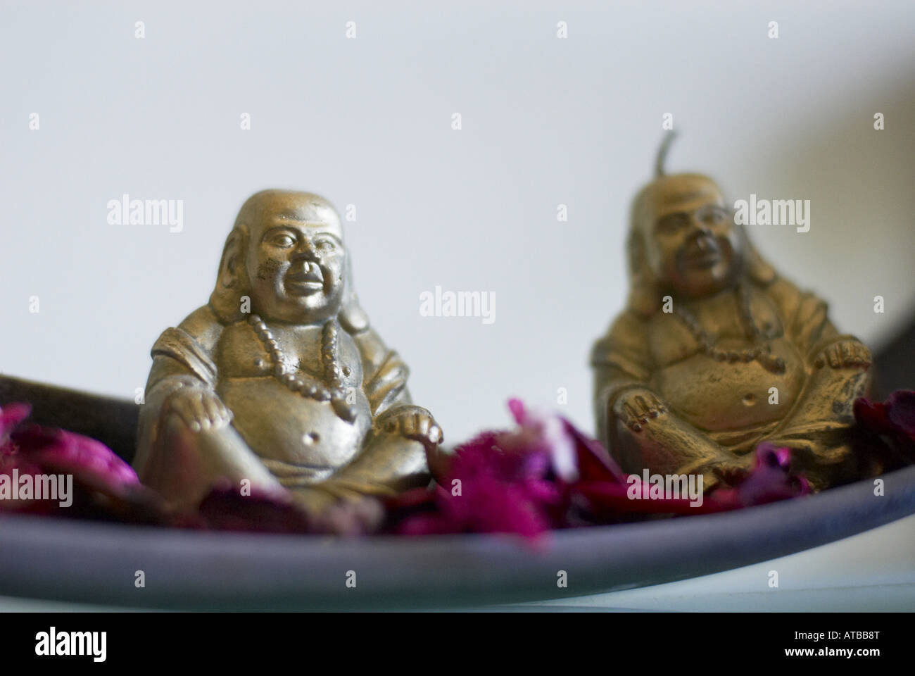 zwei kleine Buddha-Figuren Stockfoto