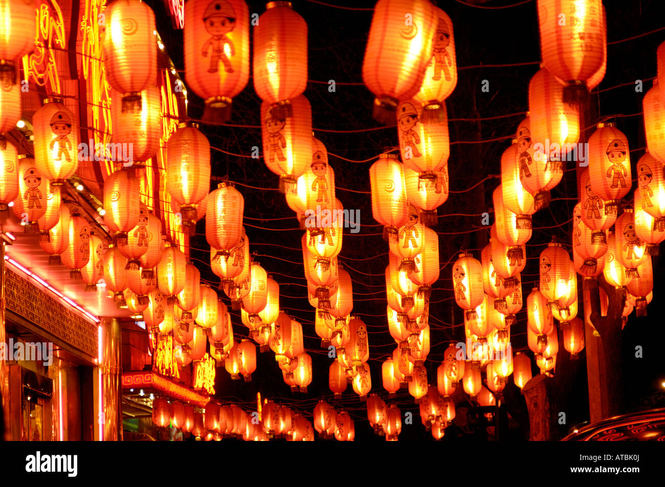 Guijie Food Street bei Dongzhimen Neidajie in Peking, China. 25. Februar 2008 Stockfoto