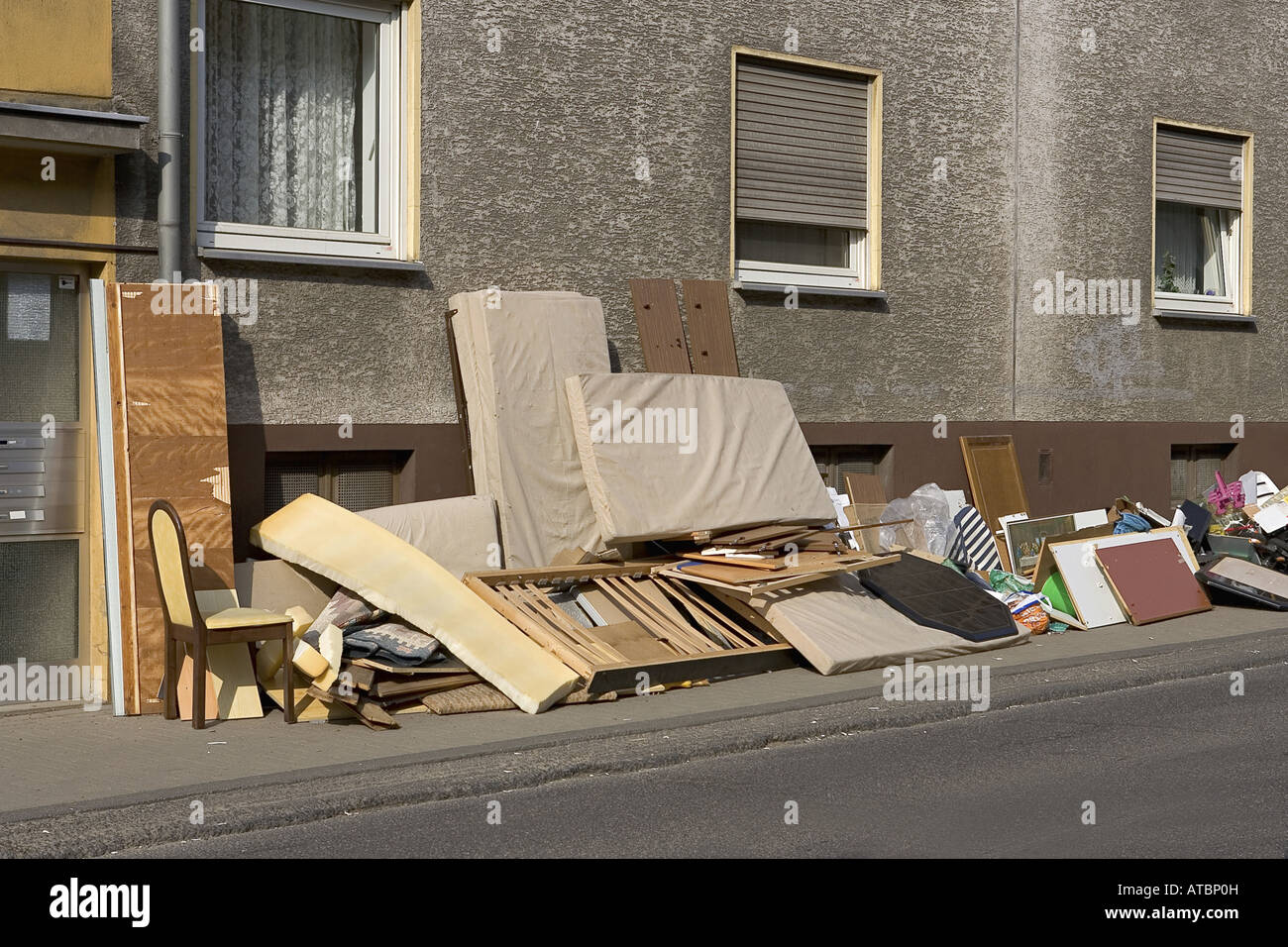 Sperrmull Deutschland Nordrhein Westfalen Bergisch Gladbach Stockfotografie Alamy