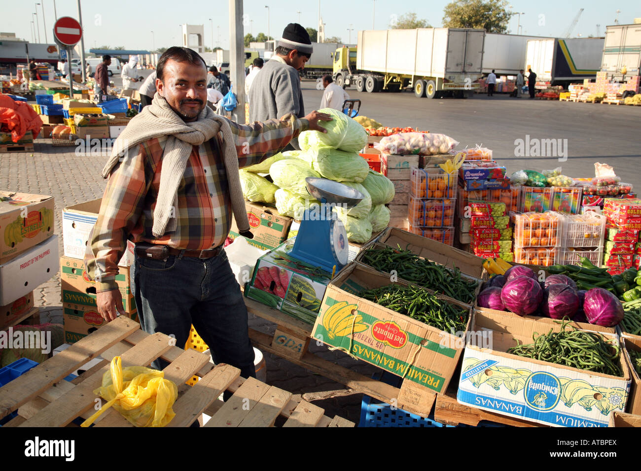 Stall Keeper, Obst und Gemüse-Markt, Abu Dhabi Stockfoto