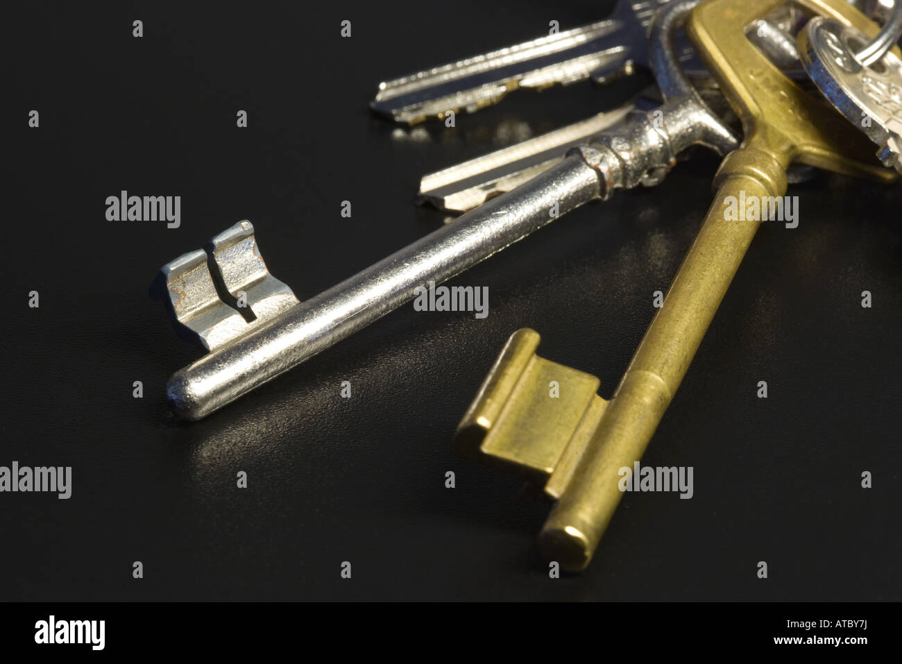 Verschiedene Schlüssel am Schlüsselbund, Nahaufnahme Stockfoto