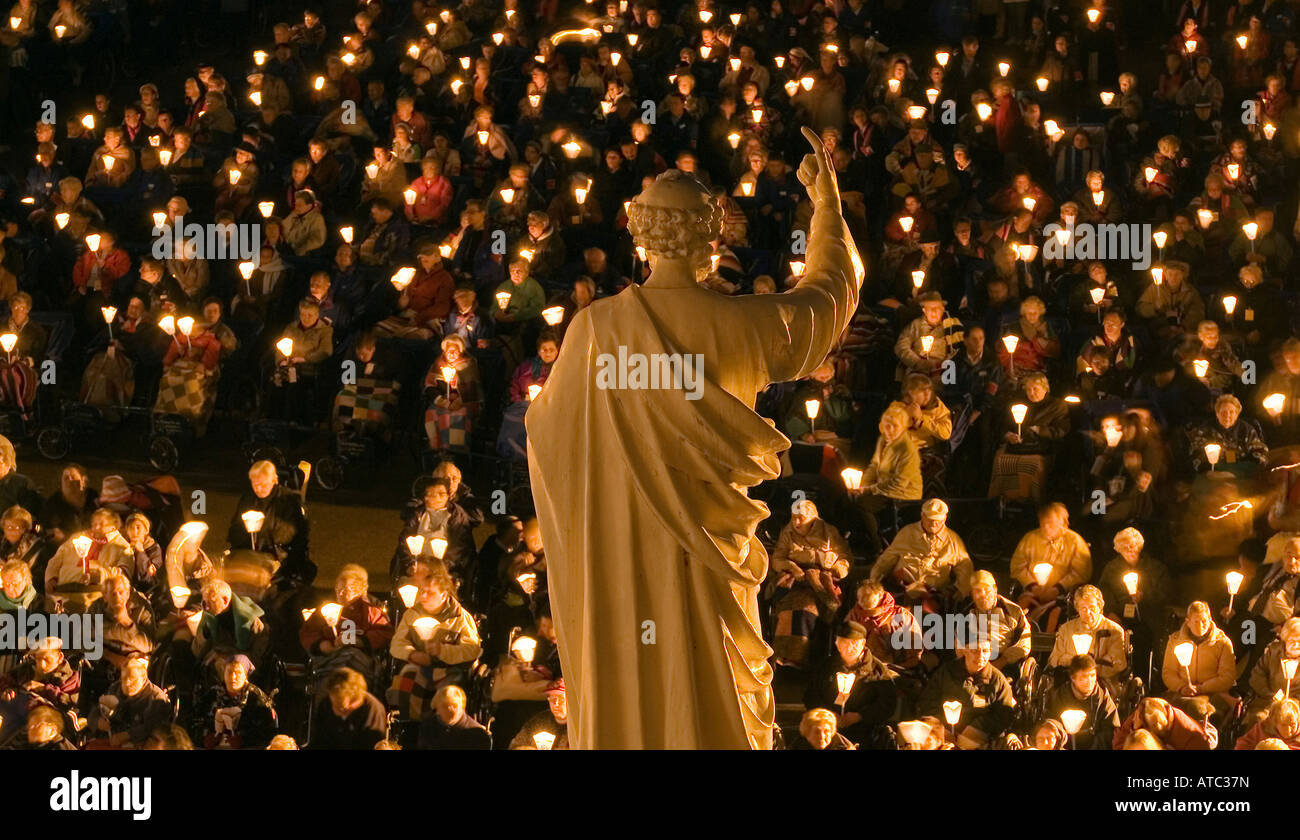 Die Lichterprozession in Lourdes, Frankreich Stockfoto
