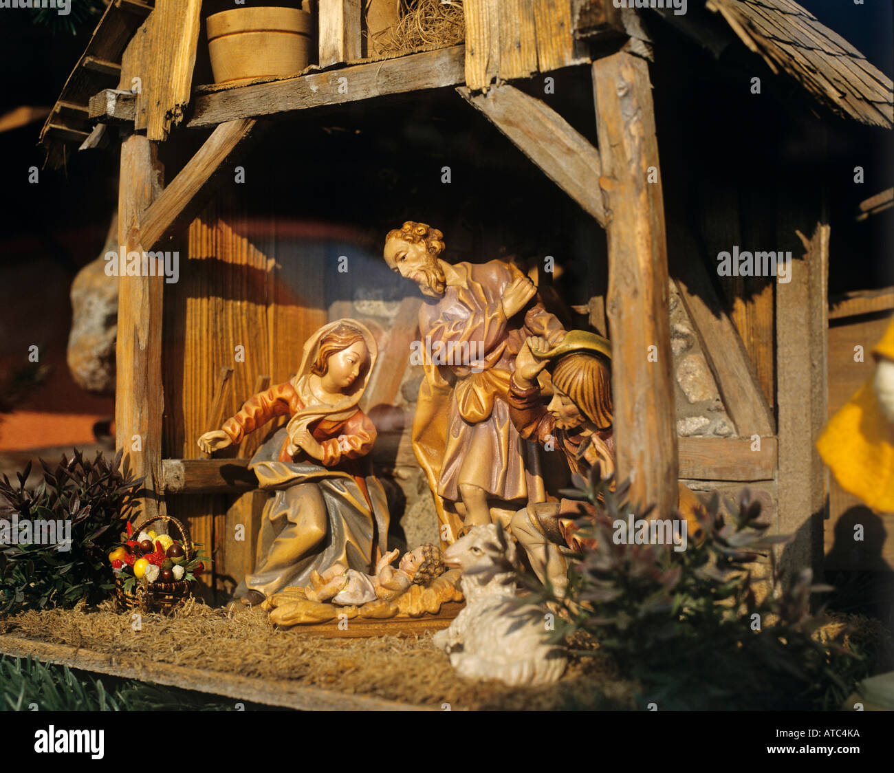 Detail einer Krippe eines die Holzschnitzereien, für die die Stadt berühmt ist angezeigt in Oberammergau Website der zehn pro Jahr, die Passionsspiele uraufgeführt im Jahr 1633 nach Dorfbewohner von der Pest verschont geblieben Stockfoto