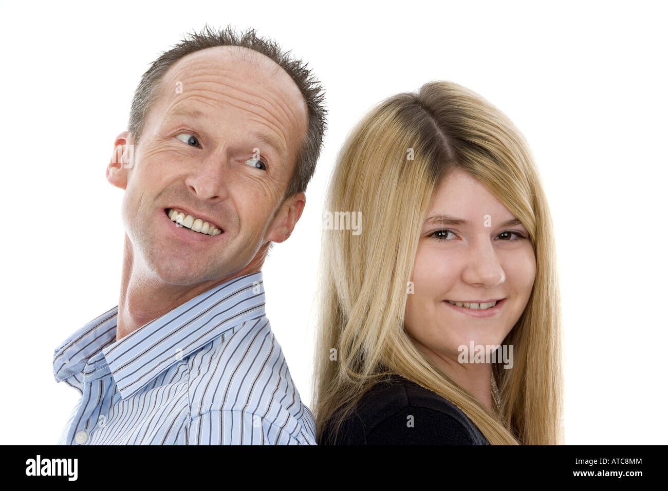 Vater und Tochter stehen Rücken an Rücken Stockfoto