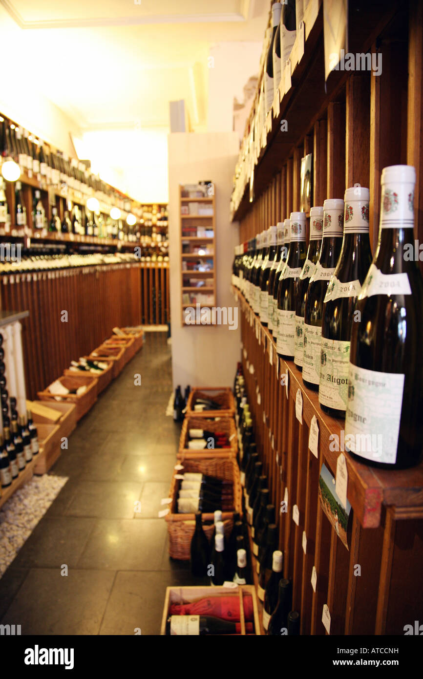 Innere des Ladens Gouden Tonne Wein auf der Denneweg-den Haag-Niederlande Stockfoto