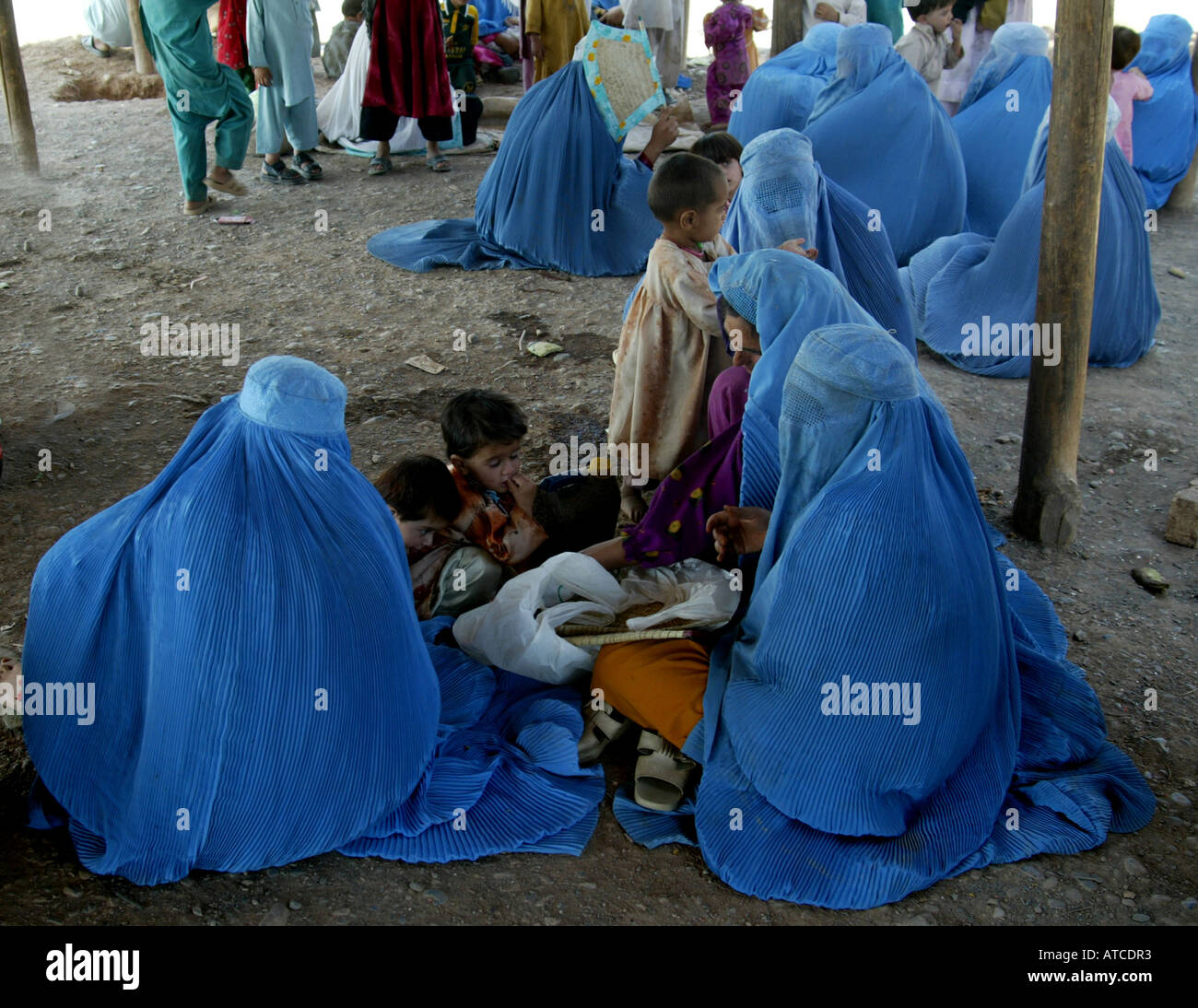 afghanische ökonomische Flüchtlinge, die tägliche Arbeit in Peshawar gefunden Stockfoto