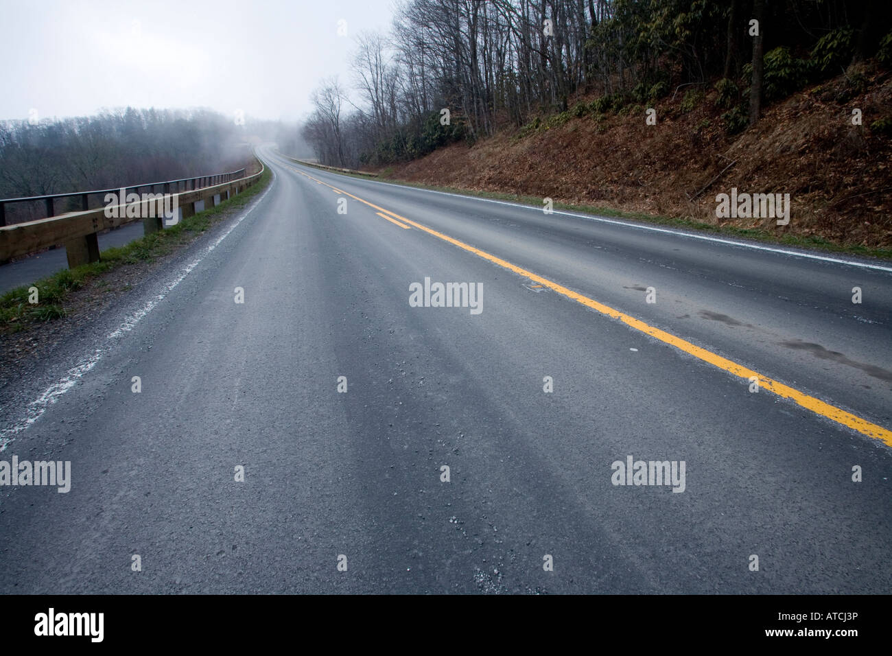 Szenische leere Straße in Great Smokies nationales Park NC Stockfoto