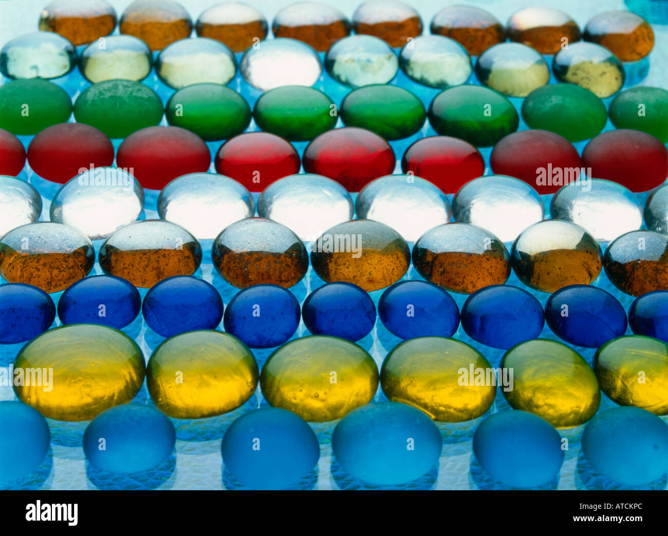 lebendige Farbe Steinen Linien von Farbe Stockfoto