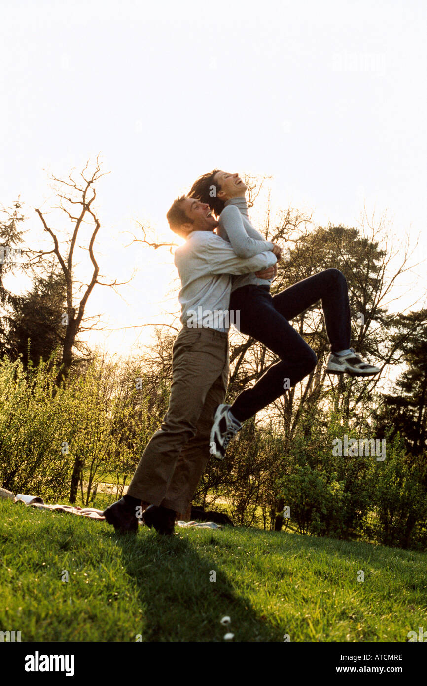 Paare, die Spaß im park Stockfoto
