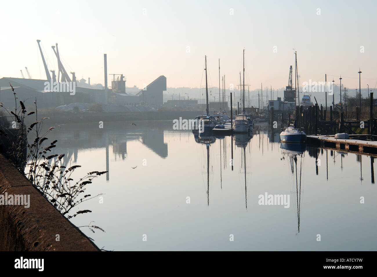 Wintermorgen am Wet Dock und Neptun Kai auf dem River Orwell Ipswich Suffolk UK Stockfoto