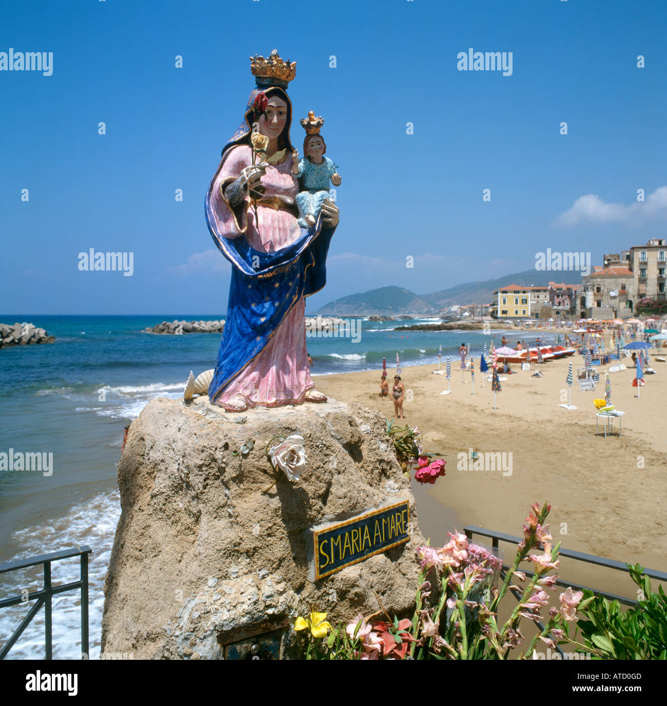 Statue von Santa Maria, Santa Maria di Castellabate, Costa Cilento, Golf von Salerno, Italien Stockfoto