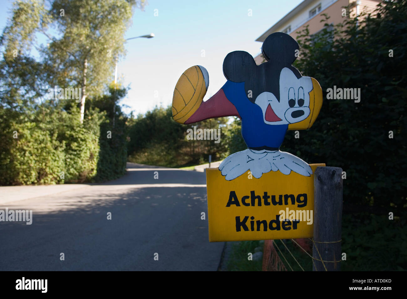 Achtung kinder -Fotos und -Bildmaterial in hoher Auflösung – Alamy