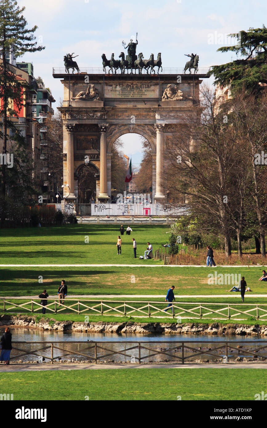 Blick vom Parco Sempione des Arco della Pace Bogens des Friedens Mailand Italien Stockfoto