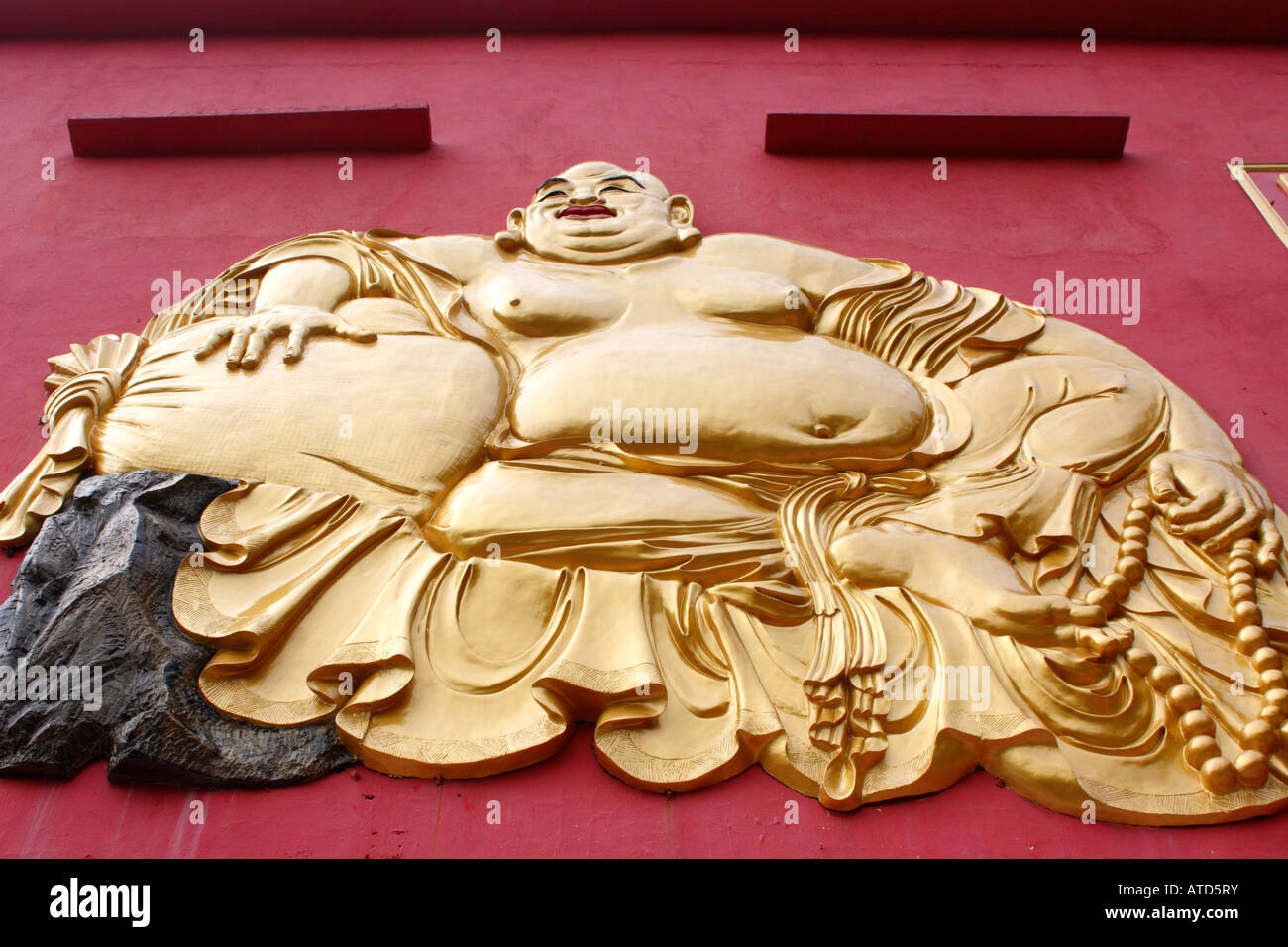 Fat Buddha auf Gebäude in den Tempel der 10000 Buddhas in Hong Kong Stockfoto