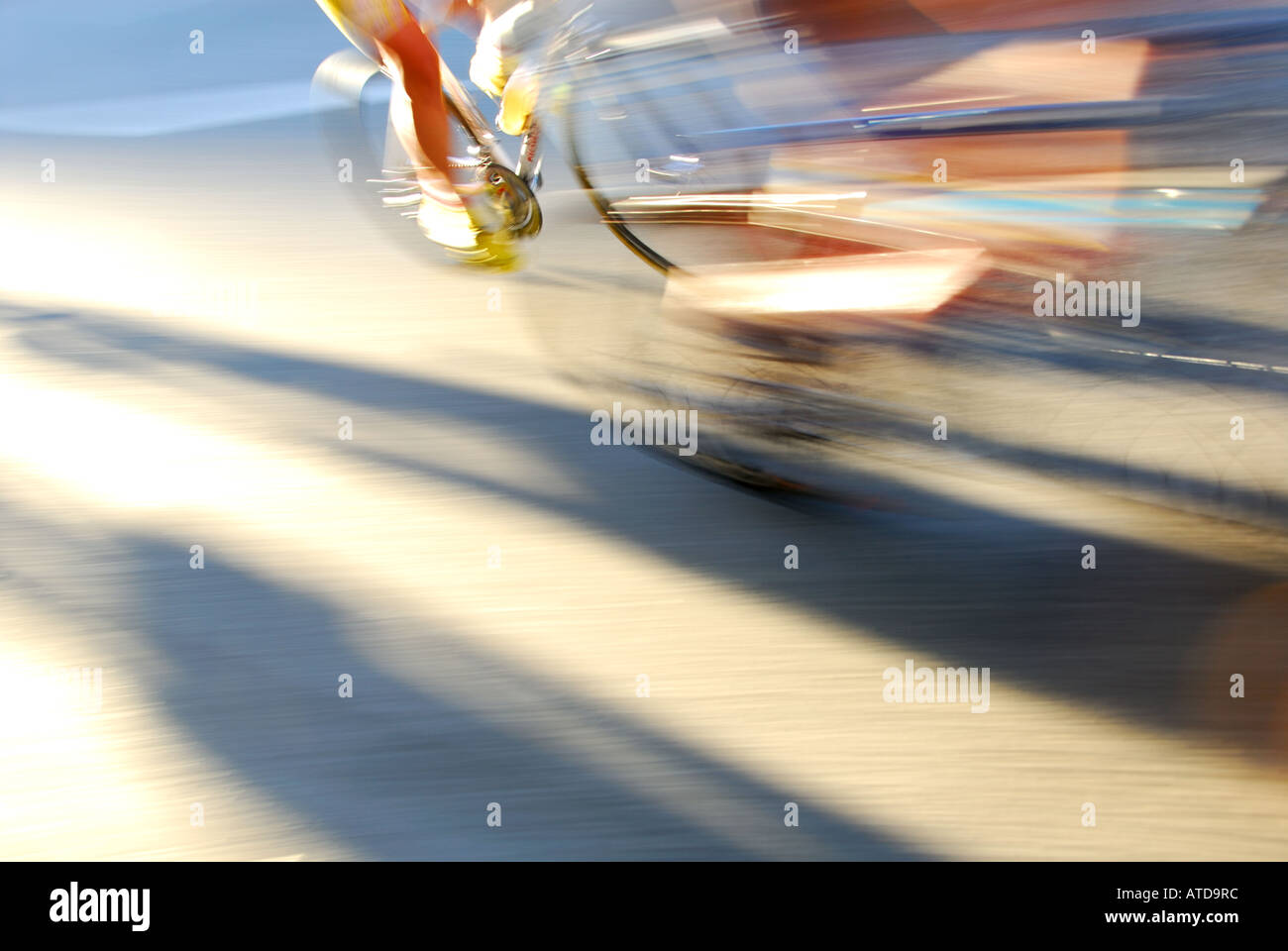 verschwommene Bike-Fahrer im Rennen Stockfoto