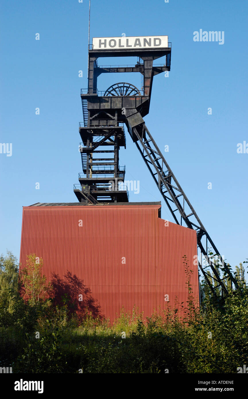 Frame in der ehemaligen mine Holland, Bochum-Wattenscheid, Nordrhein-Westfalen, Deutschlands zu hissen Stockfoto