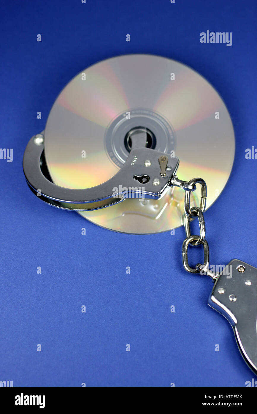 CD-ROM mit Handschellen Datensicherheit Stockfoto