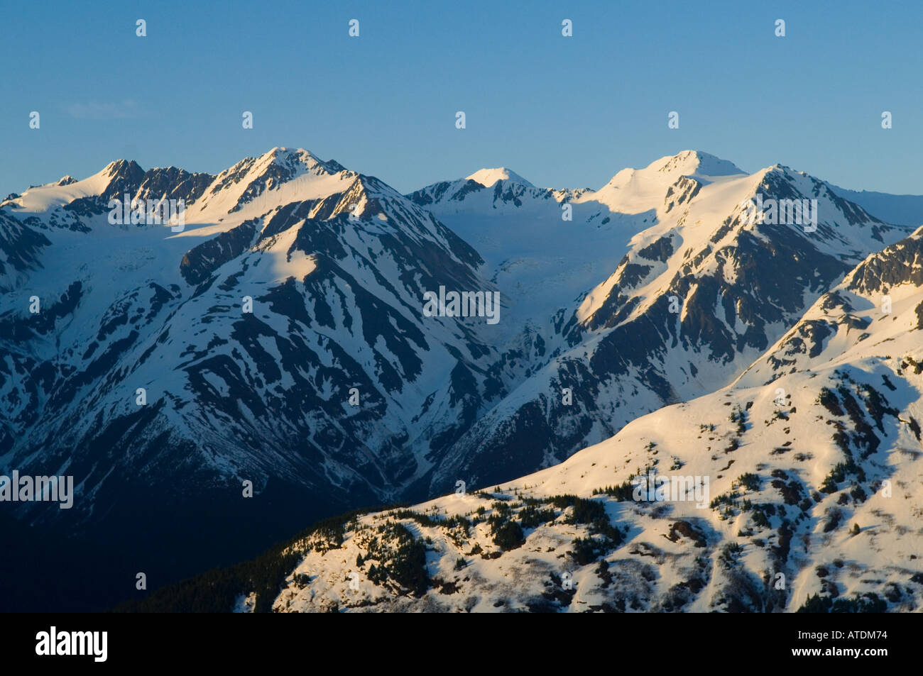 Chugach Mountains gesehen von Seven-Gletscher-Restaurant Alyeska Prince Resort in Girdwood, Alaska Stockfoto