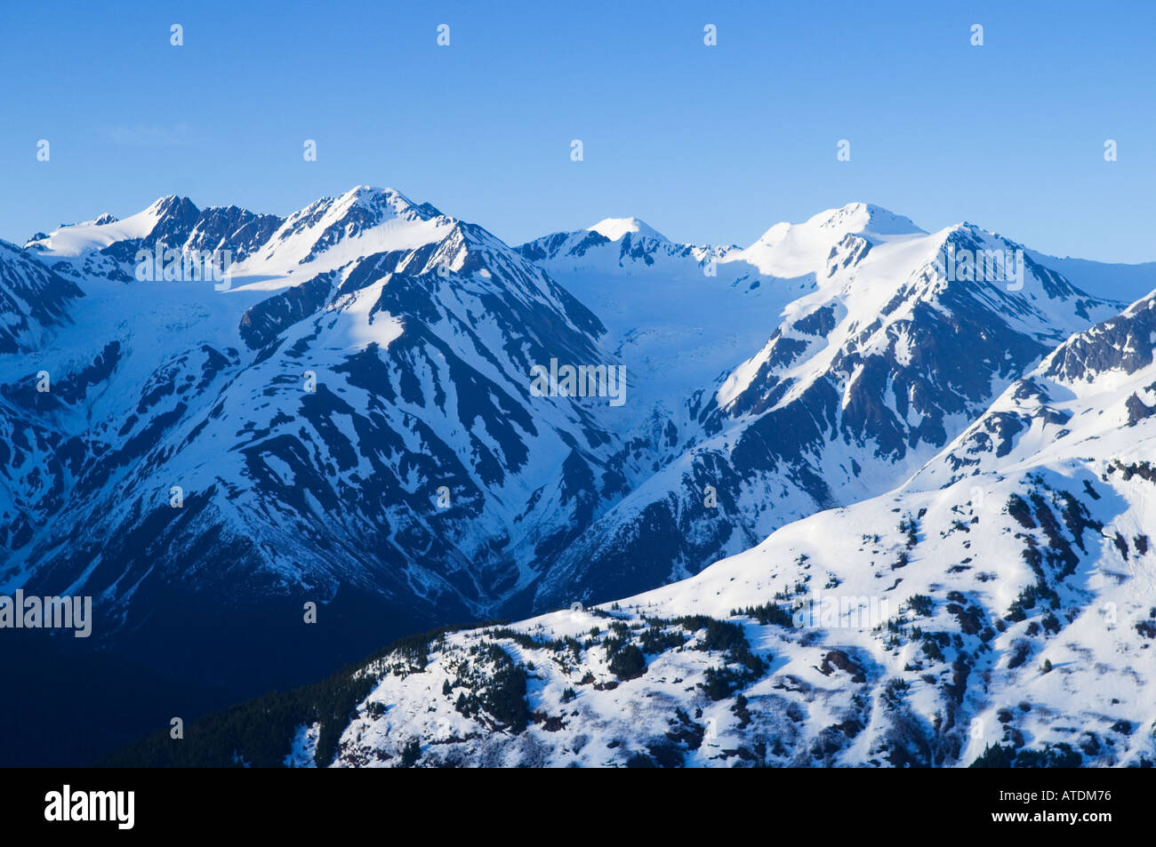 Chugach Mountains gesehen von Seven-Gletscher-Restaurant Alyeska Prince Resort in Girdwood, Alaska Stockfoto