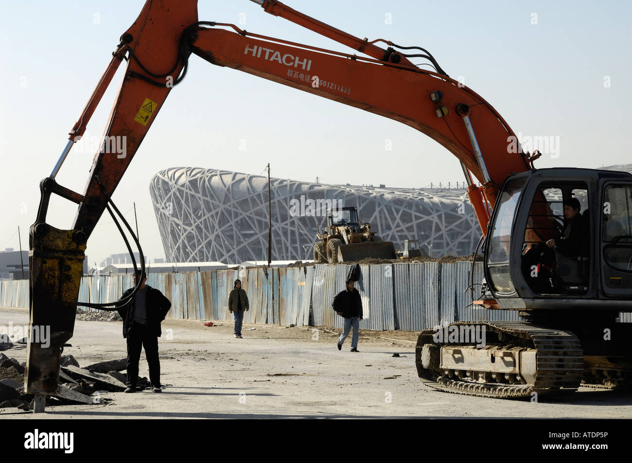 Hitachi-Bagger auf der Baustelle des Nationalstadion Peking 2008 Olympische Spiele 27 - Februar-2008 Stockfoto