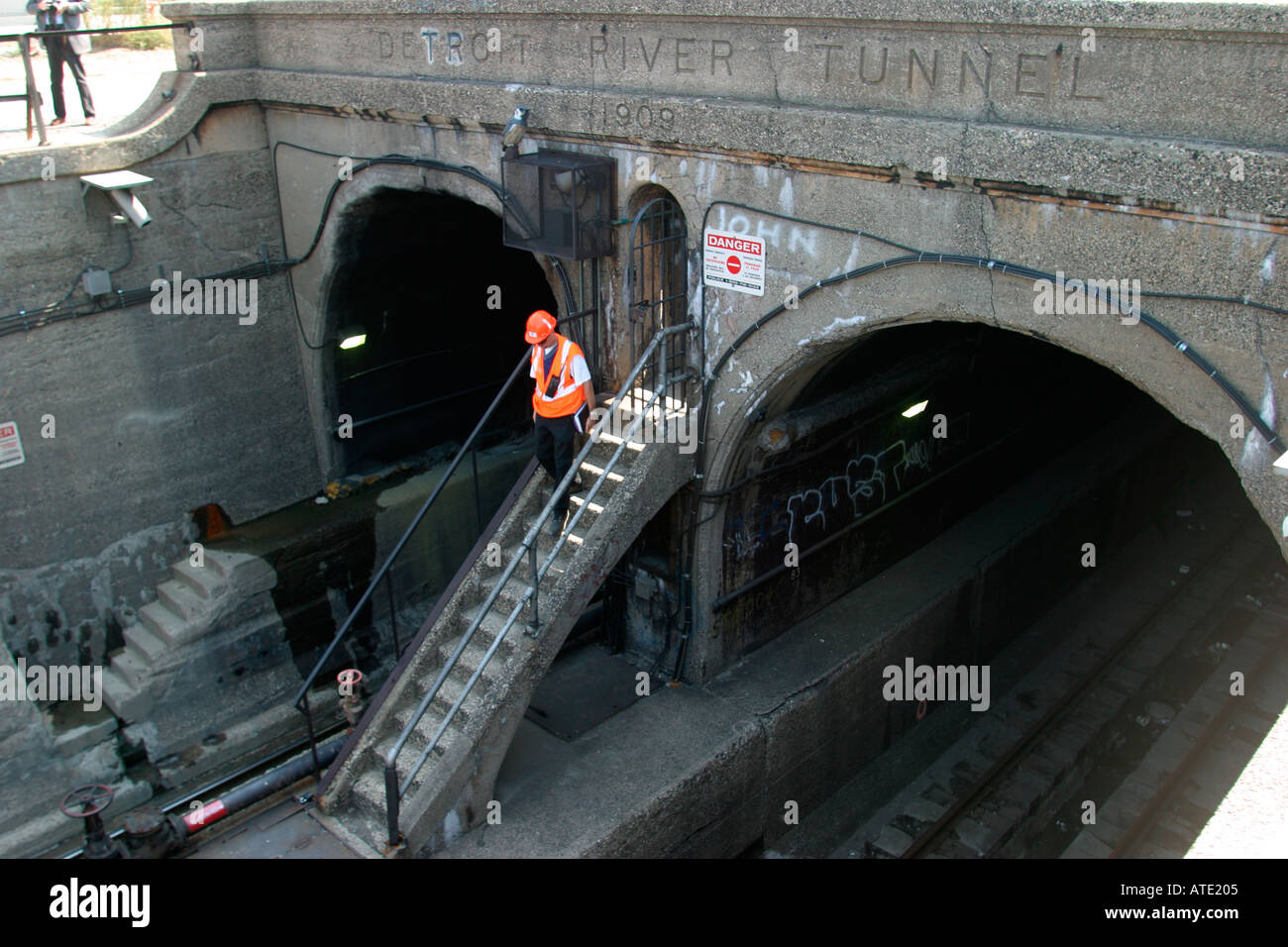 Eisenbahner im grenzüberschreitenden Eisenbahnverkehr Tunnel verbindet Detroit Michigan und Windsor, Ontario Stockfoto