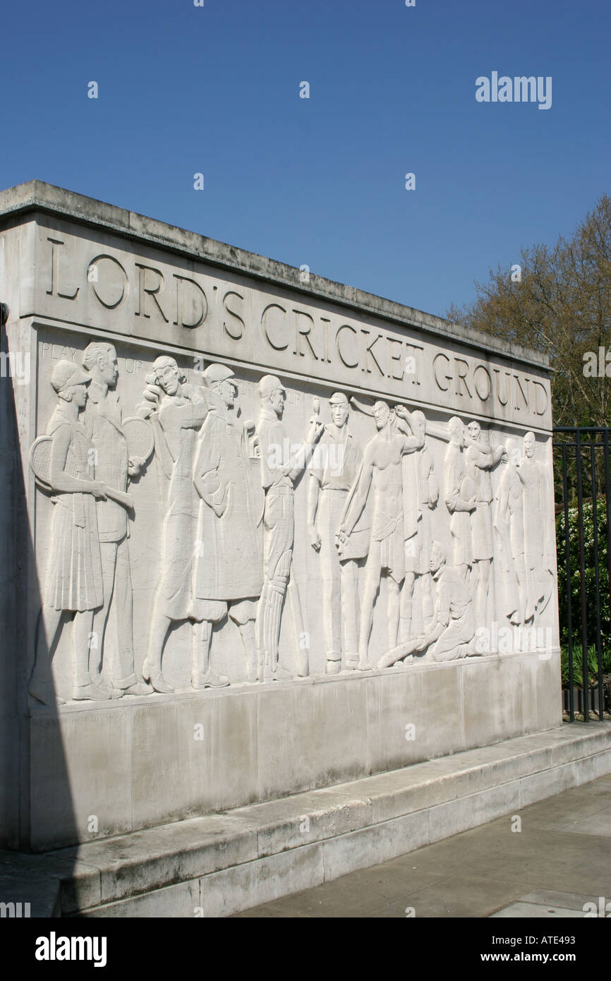 Steinschnitt Sport Männer und Frauen auf Lords Cricket Ground in London Stockfoto