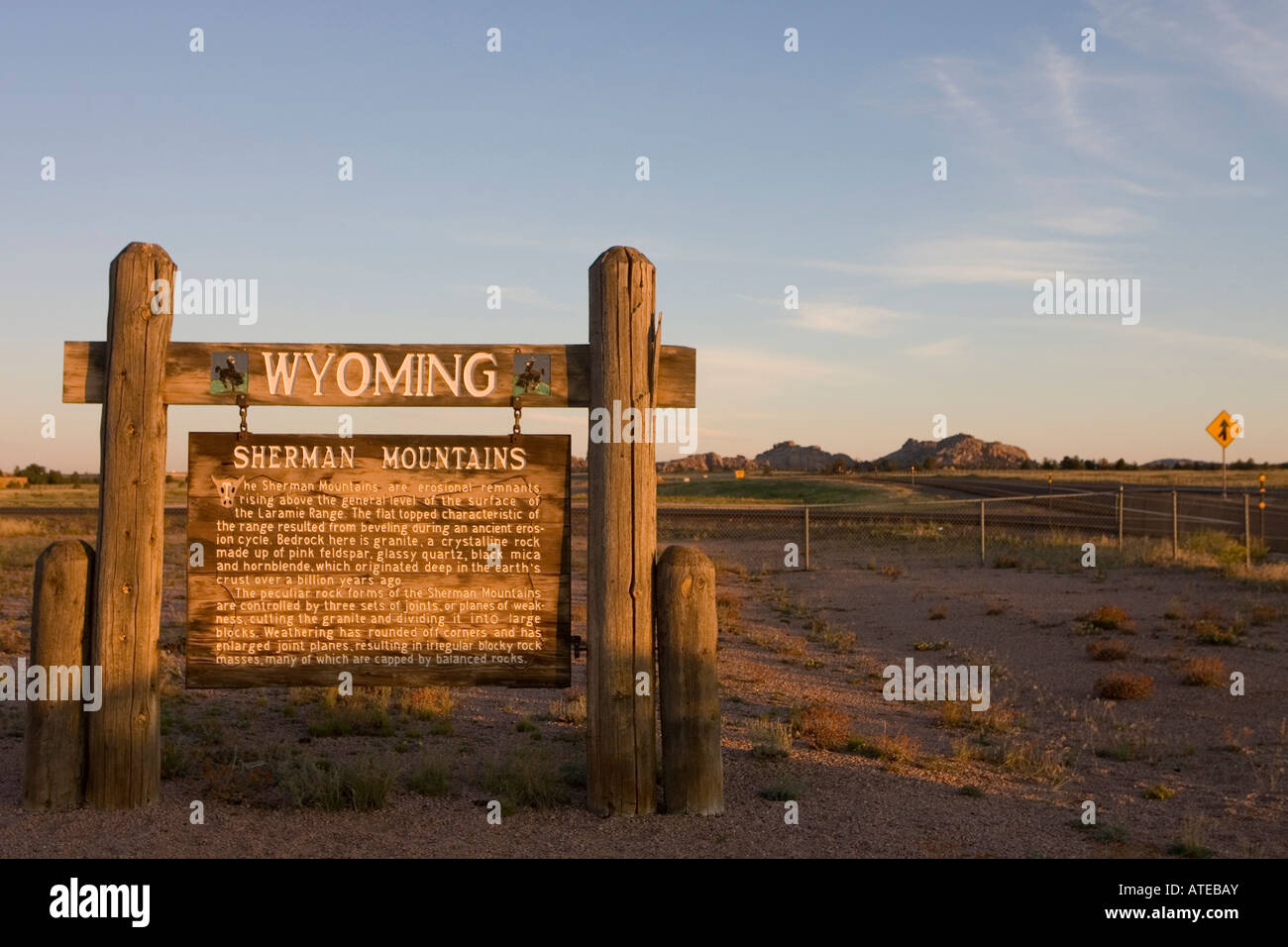 Wyoming historische Markierung vor den Sherman Berge Wyoming, USA Stockfoto