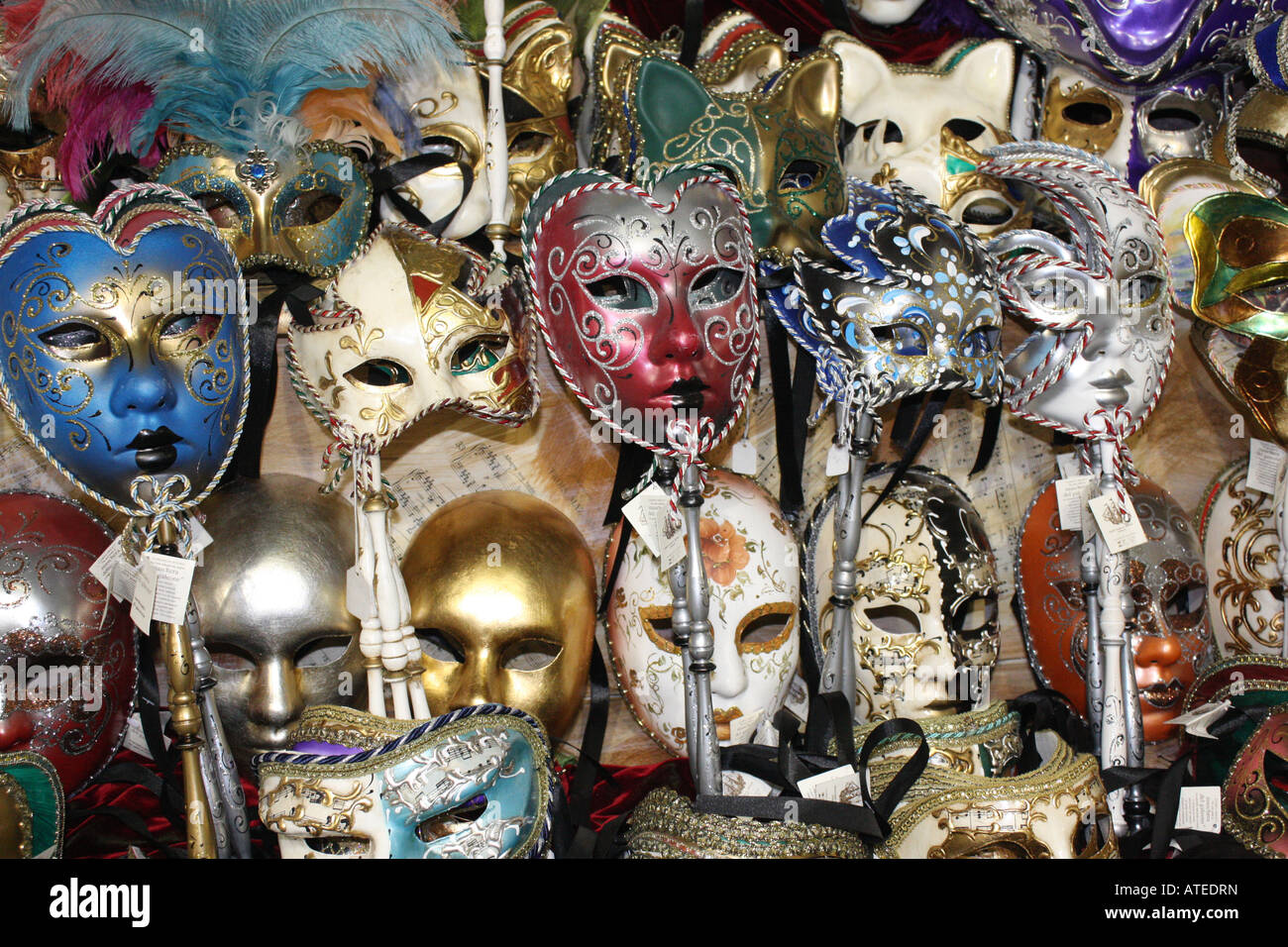 Masken in Portobello Road London uk Stockfoto