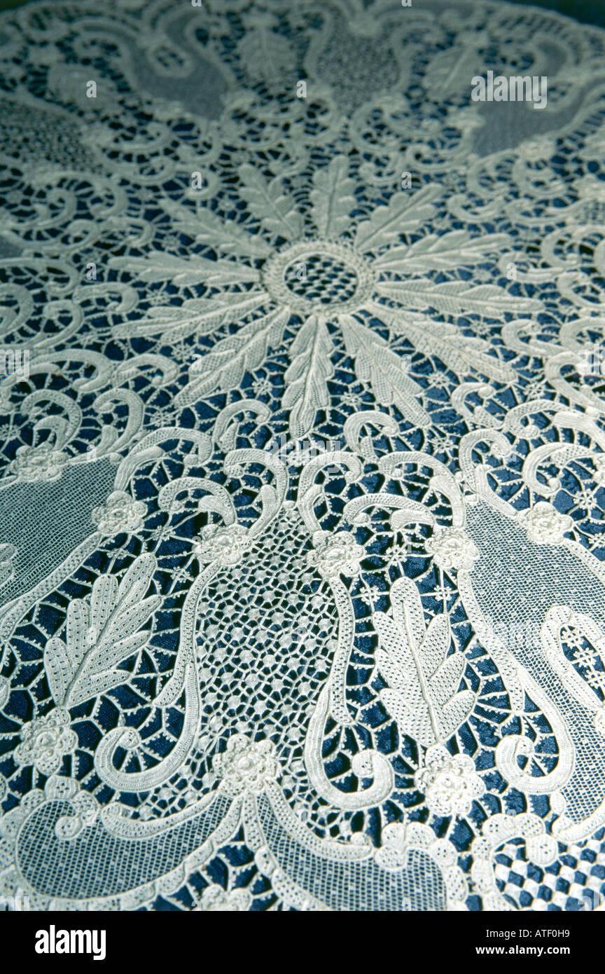 Detail der handgefertigten Spitzen in Burano Venedig Stockfoto