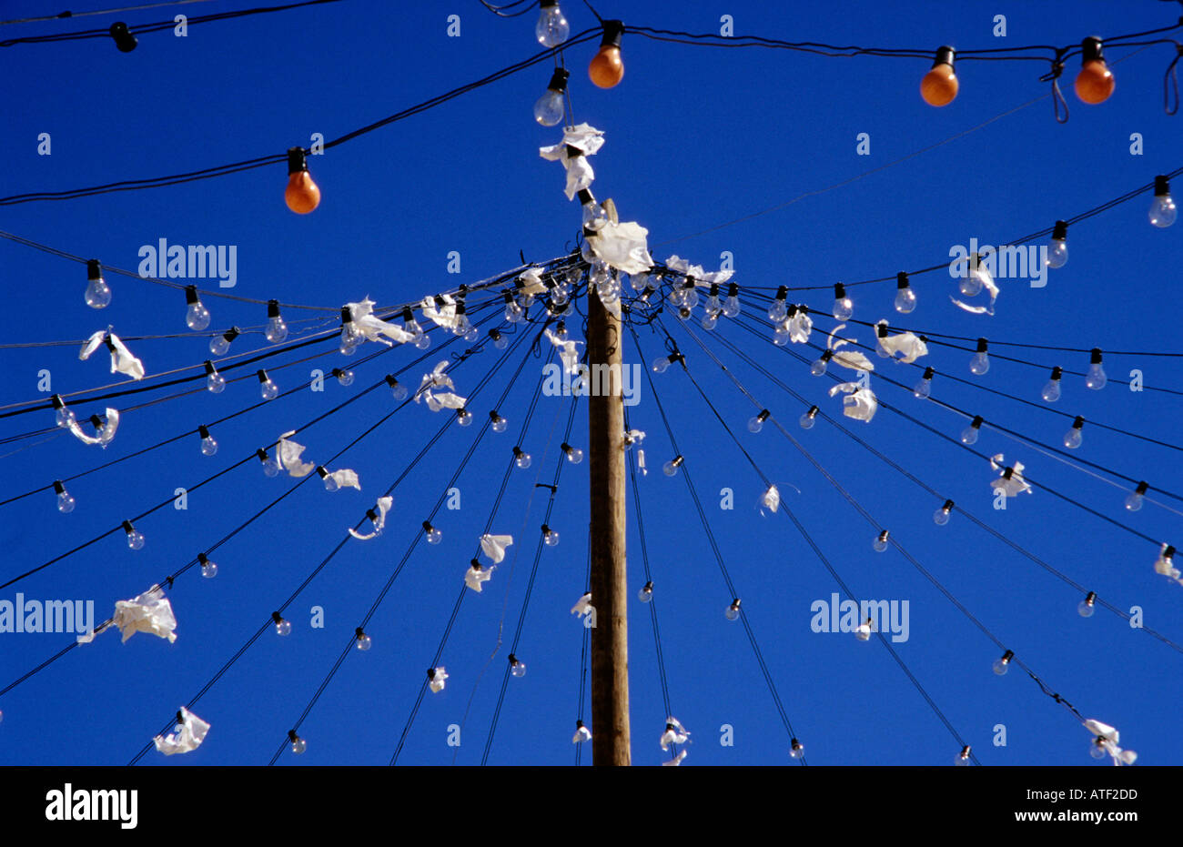 Ticker Tape in Vejer Dorf Pferd Fiesta Andalucia Espana Stockfoto