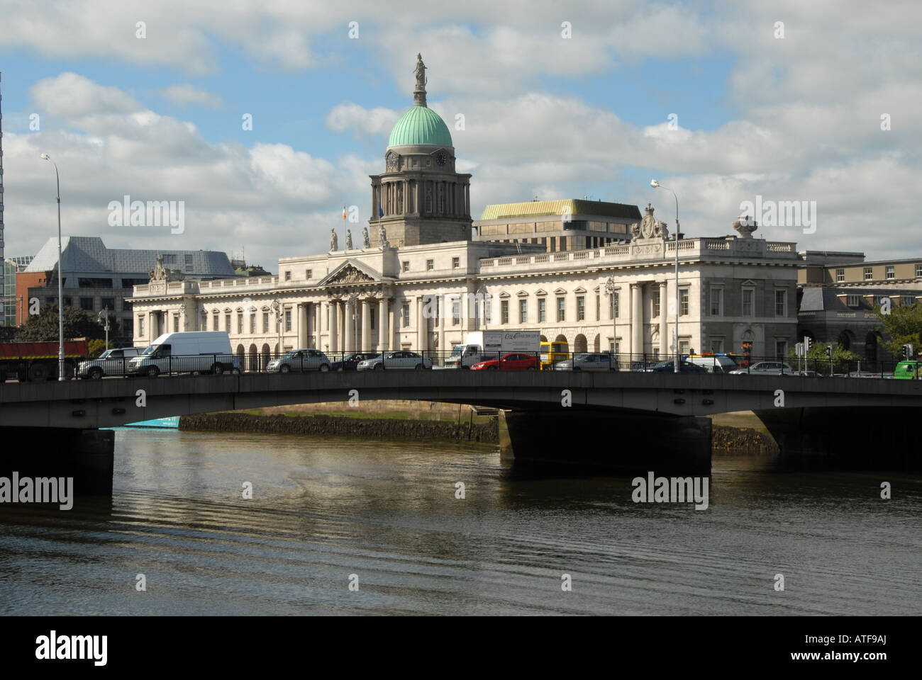 Das alte Zollhaus beherbergt nun die irische Regierung Ministerium für Umwelt Www Osheaphotography com Stockfoto