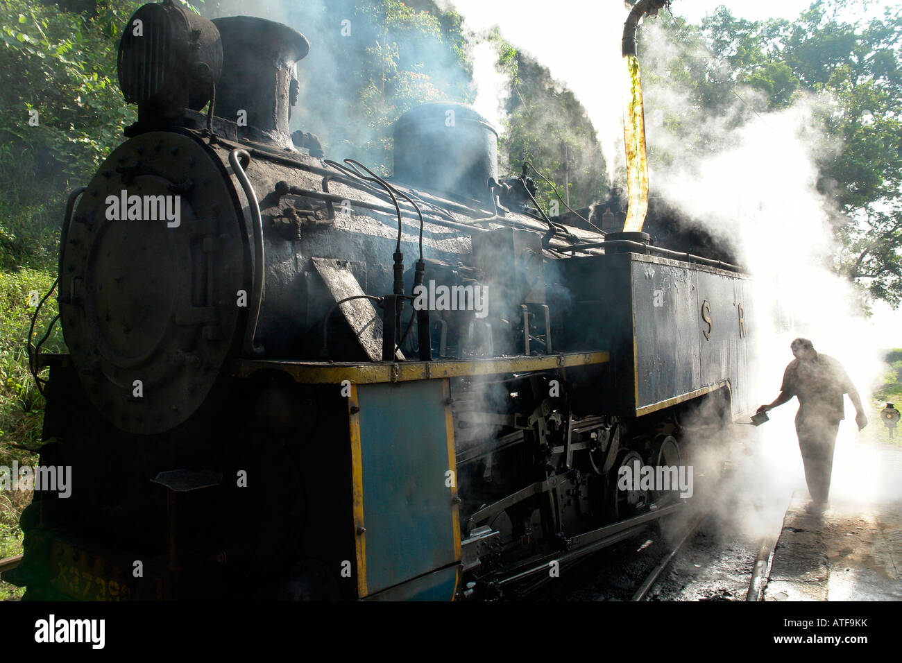 streckenseitigen Wartung auf Ooty Schmalspur Dampf Eisenbahn Spielzeug Zug Stockfoto