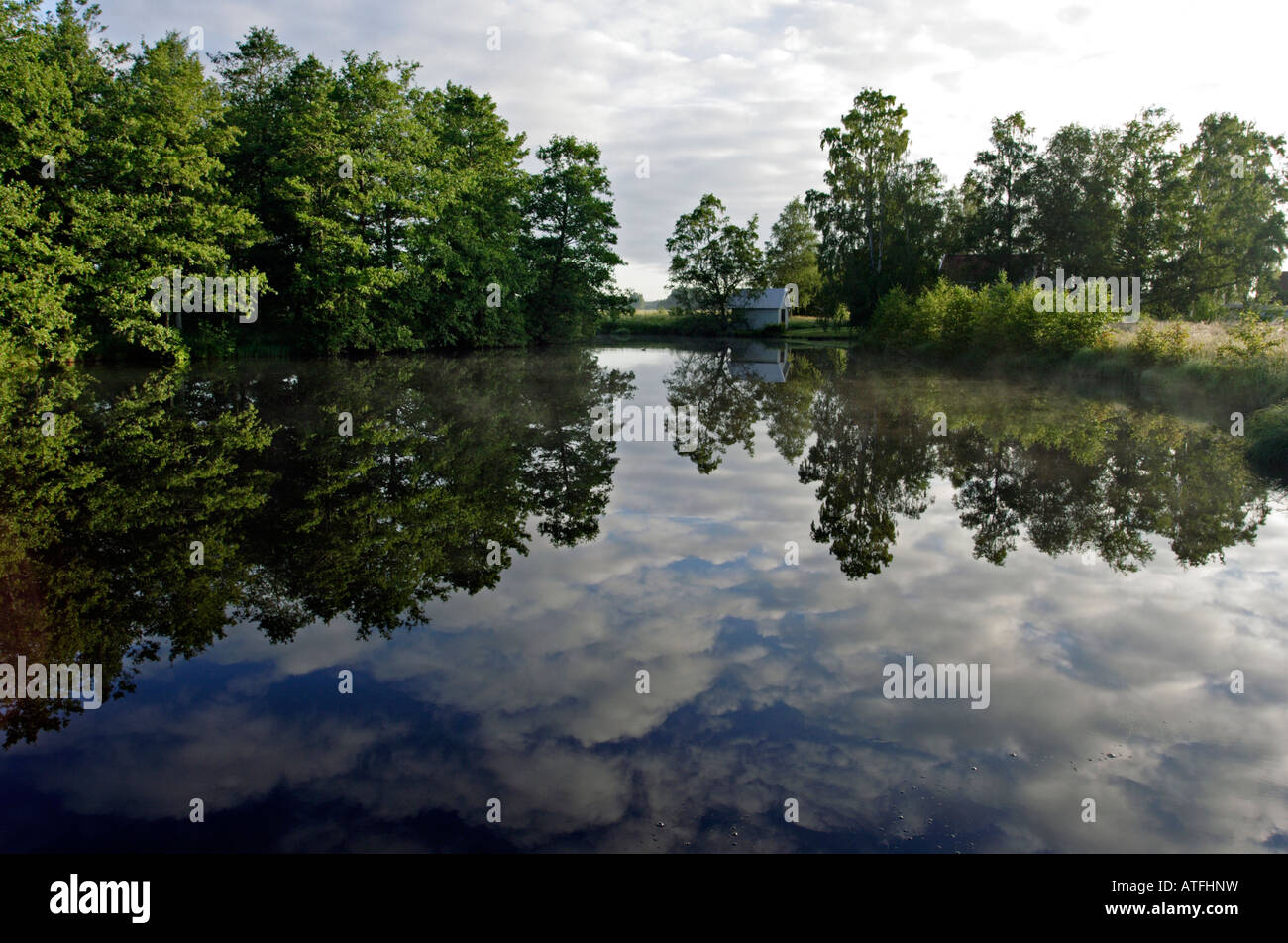 Kanal im frühen Morgen Stockfoto