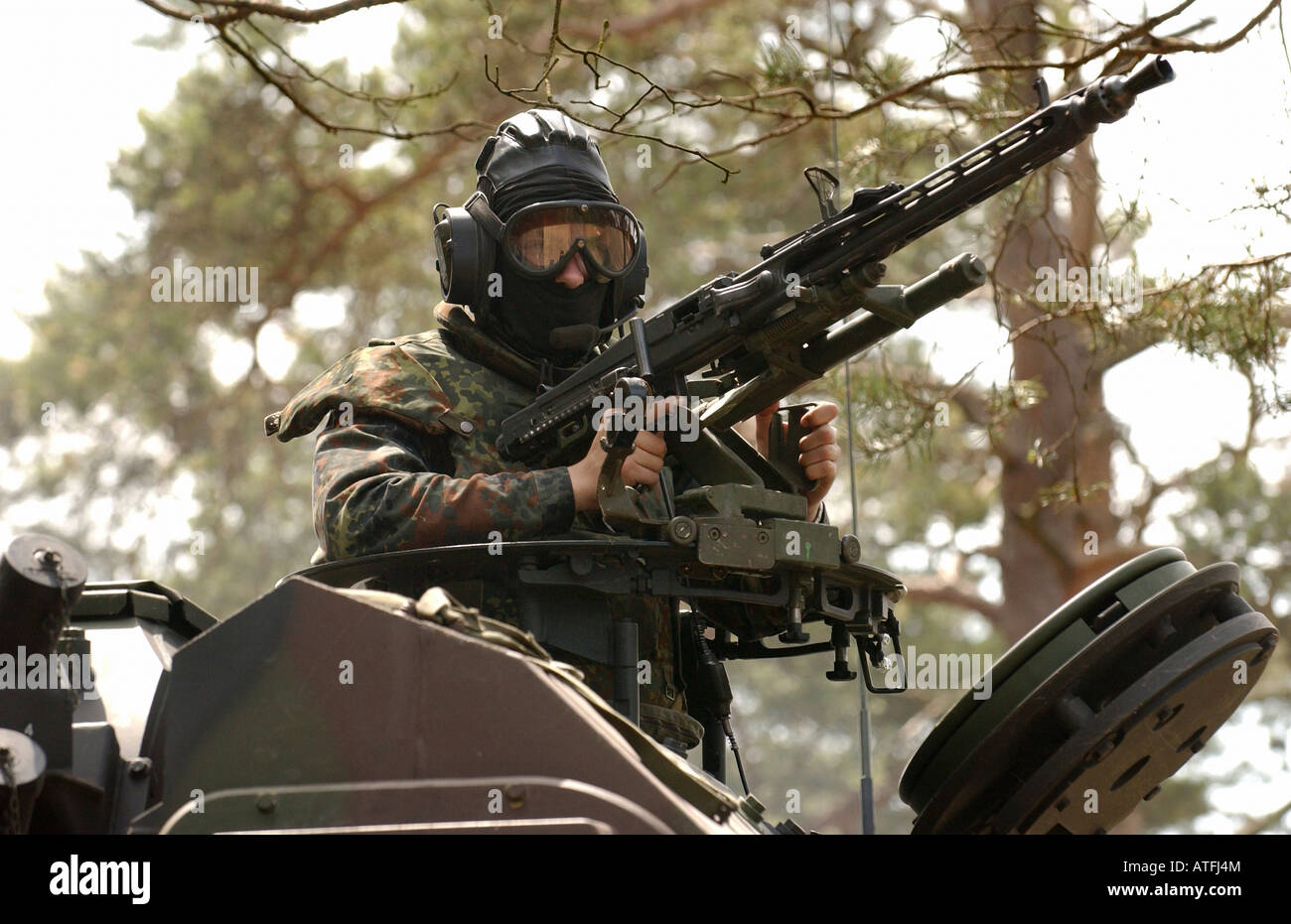 Tank in einem Feld Übung der Bundeswehr Stockfoto