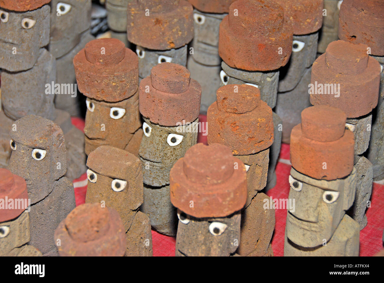 Chile Osterinsel Hanga Roa Souvenirs Moai Statuen Stockfoto