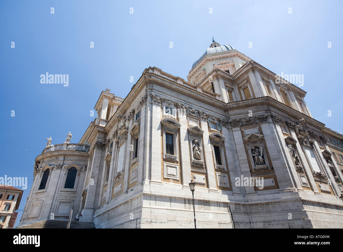 Rückansicht der Basilika Santa Maria Maggiore von Esquilino Platz, Rom Stockfoto