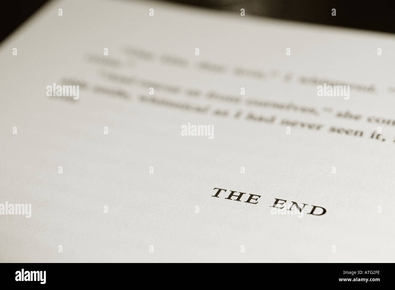 Closeup Seletively konzentriert Detail des Satzes am Ende des Romans The End Stockfoto