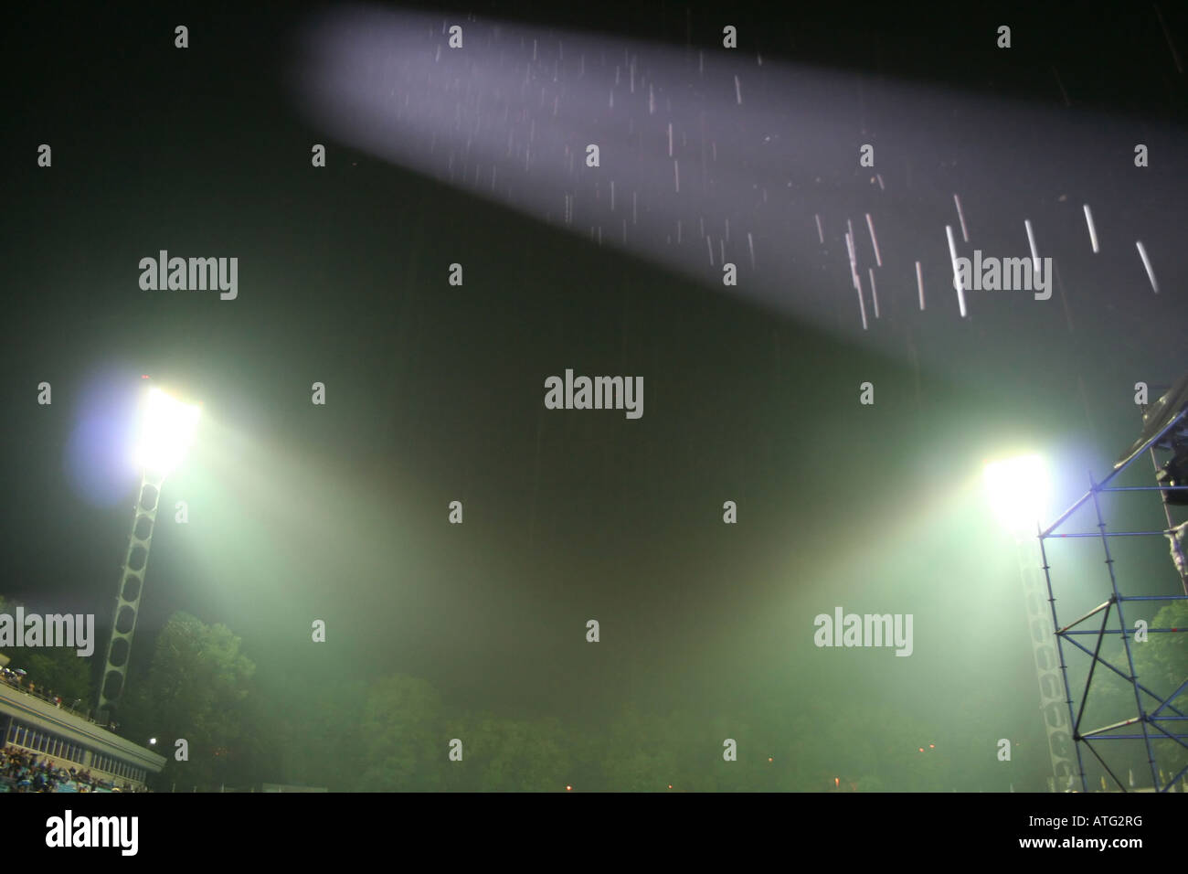 Bühnenbeleuchtung, Beleuchtung des Regens in der show Stockfoto